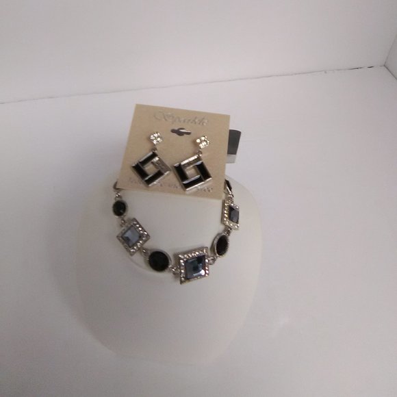 2- Piece Bracelet and Earring set Color Silver and Black - Picture 1 of 7